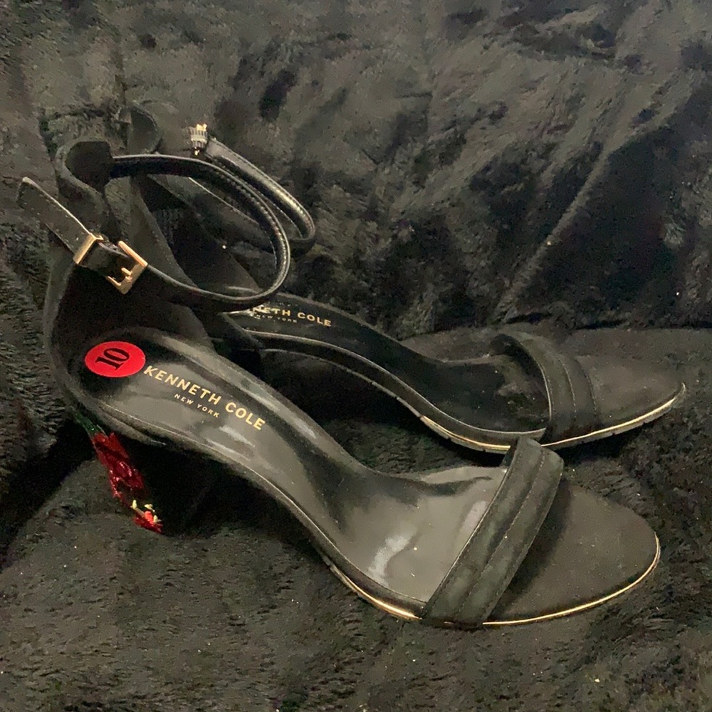 Kenneth Cole 10 chunky heels w/ floral embroidery